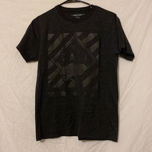 Dark gray Cali t-shirt.